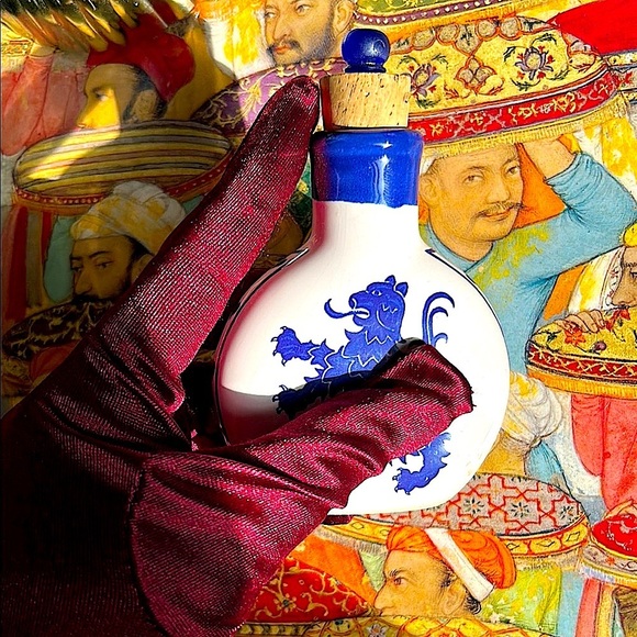 Vintage Blue & White Porcelain Snuff Bottle – European Heraldic Lion Design - Picture 9 of 9